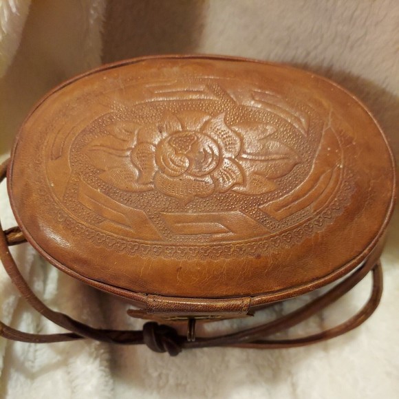 Vintage Mexico Hand Tooled Leather Purse - Picture 2 of 13